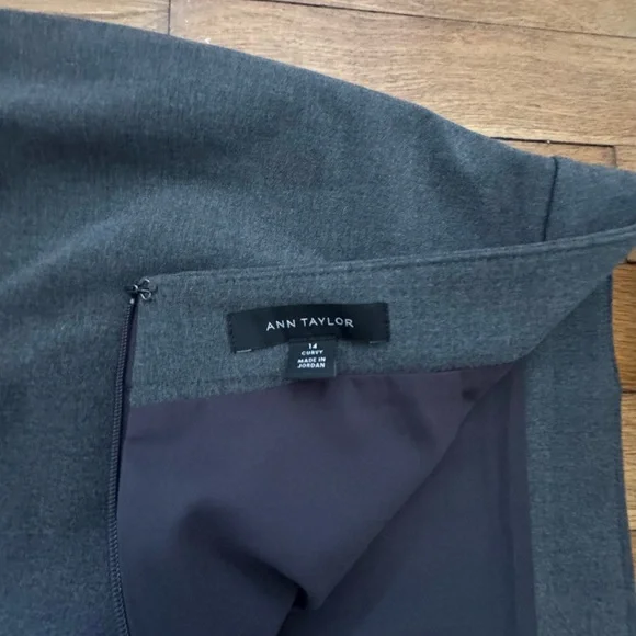 Like New Ann Taylor Classic Gray Pencil Skirt - Picture 7 of 8